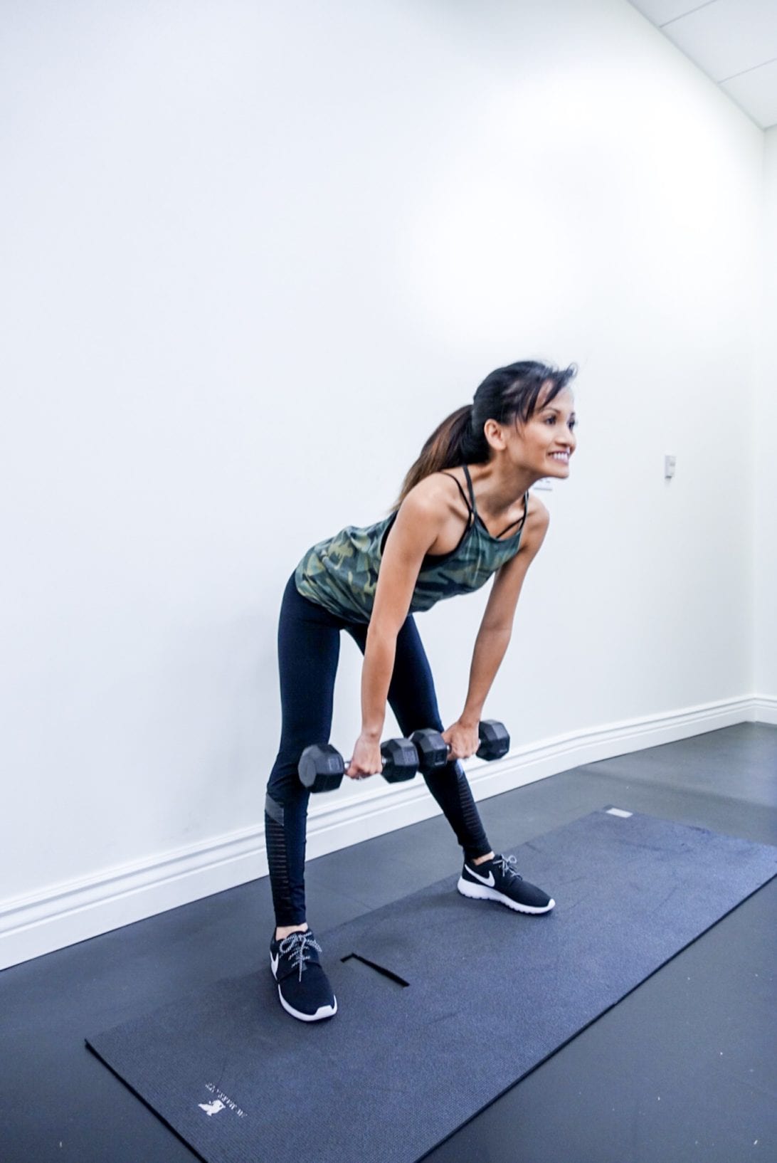 Your 6 Minutes Legs Workout by Houston fitness blogger Dawn P. Darnell - deadlifts, dumbell deadlifts, stiff-legged deadlifts, booty workout, at home workout, dumbell exercise