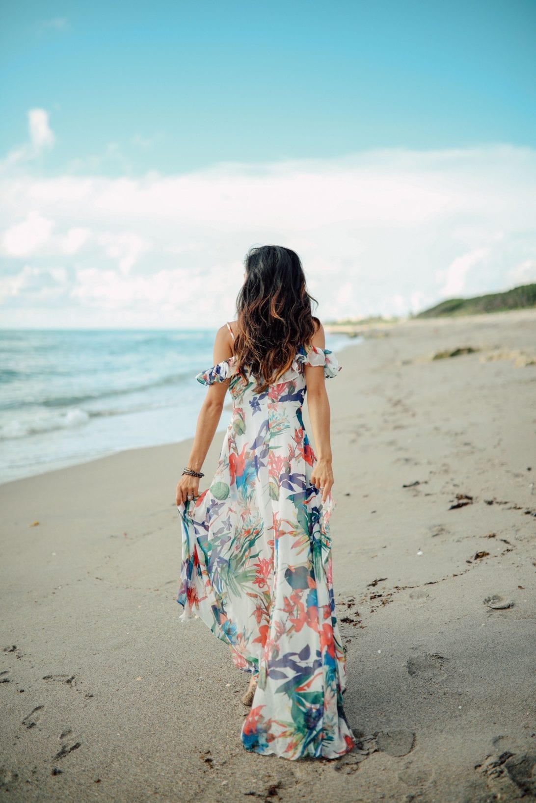 beach photoshoot, what to wear on the beach, what to wear at a photoshoot, ruffle maxi, floral maxi, beach style, summer dresses under $50, beach model, how to model, model poses, beach engagement shoots