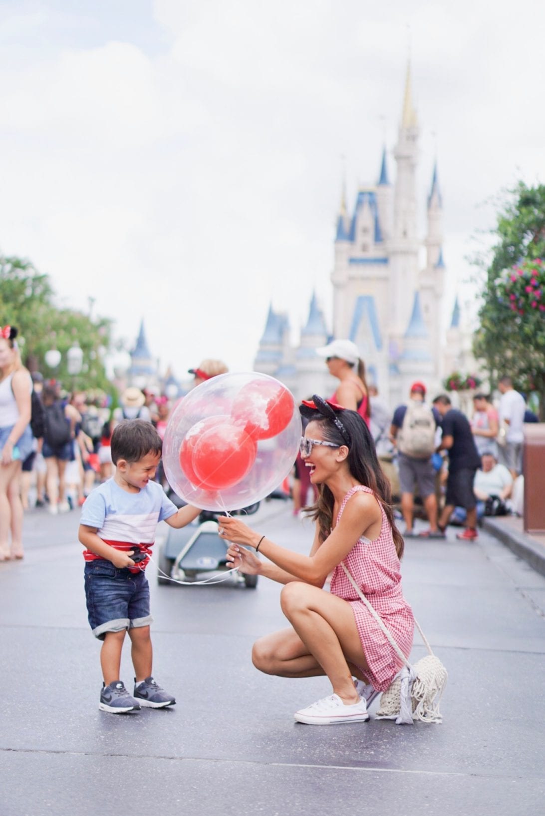 DISNEY WITH A TODDLER, TIPS FOR FAMILIES VISITING DISNEY, DISNEY WORLD, WHAT TO DO IN DISNEY WORLD, VISITING DISNEY WORLD, FIRST TIME IN DISNEY WORLD, VISITING DISNEY WORLD WITH A TODDLER, MOMMY AND ME, ENCHANTED KINGDOM