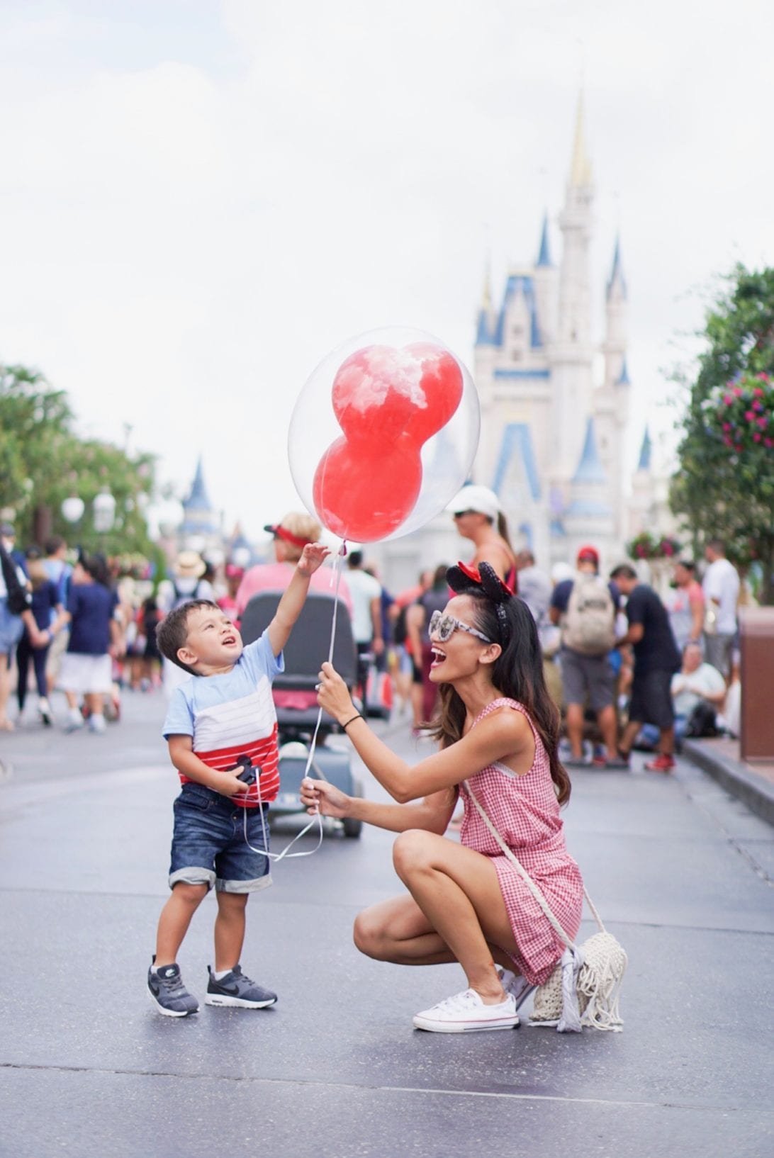 DISNEY WITH A TODDLER, TIPS FOR FAMILIES VISITING DISNEY, DISNEY WORLD, WHAT TO DO IN DISNEY WORLD, VISITING DISNEY WORLD, FIRST TIME IN DISNEY WORLD, VISITING DISNEY WORLD WITH A TODDLER, ENCHANTED KINGDOM, MICKEY BALLOON 