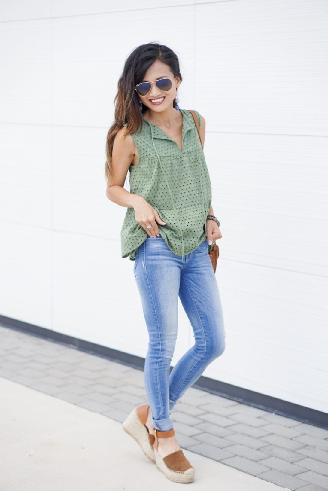  TRUE CRAFT Eyelet Tiered Tank, mom style, mommy and me style, back to school, peplum top, marc fisher wedges, aaron platform wedge, skinny jeans, ray ban aviators