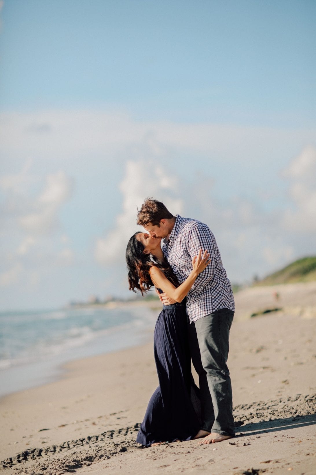 ENGAGEMENT PHOTOS, COUPLE PHOTOS. BEACH PHOTOSHOOT, BEACH ENGAGEMENT, BEACH ANNIVERSARY SHOOT