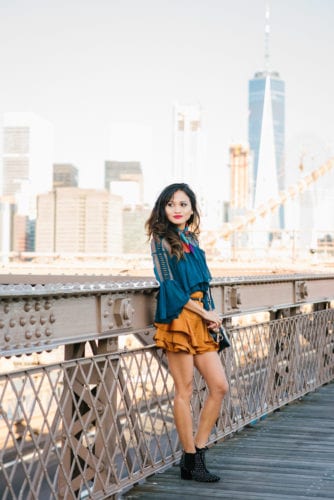 NYFW, NYFW OUTFIT, NYFW STREETSTYLE, New York FASHION WEEK, NYFW 2017, BROOKLYN BRIDGE, BROOKLYN BRIDGE PHOTO SHOOT, AGACI, SATIN SKIRT, RUFFLE TOP, BLACK STUDDED BOOTIES. SCARF, TIE SCARF, CAMERA BAG