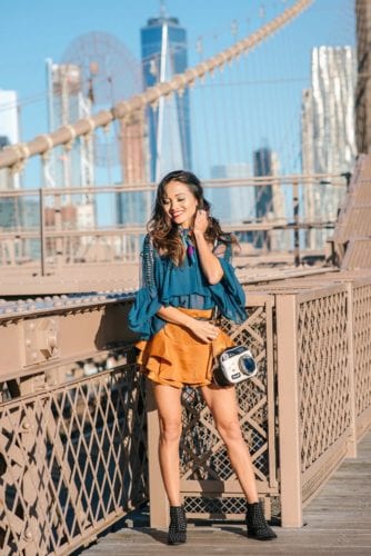 NYFW, NYFW OUTFIT, NYFW STREETSTYLE, New York FASHION WEEK, NYFW 2017, BROOKLYN BRIDGE, BROOKLYN BRIDGE PHOTO SHOOT, AGACI, SATIN SKIRT, RUFFLE TOP, BLACK STUDDED BOOTIES. SCARF, TIE SCARF, CAMERA BAG