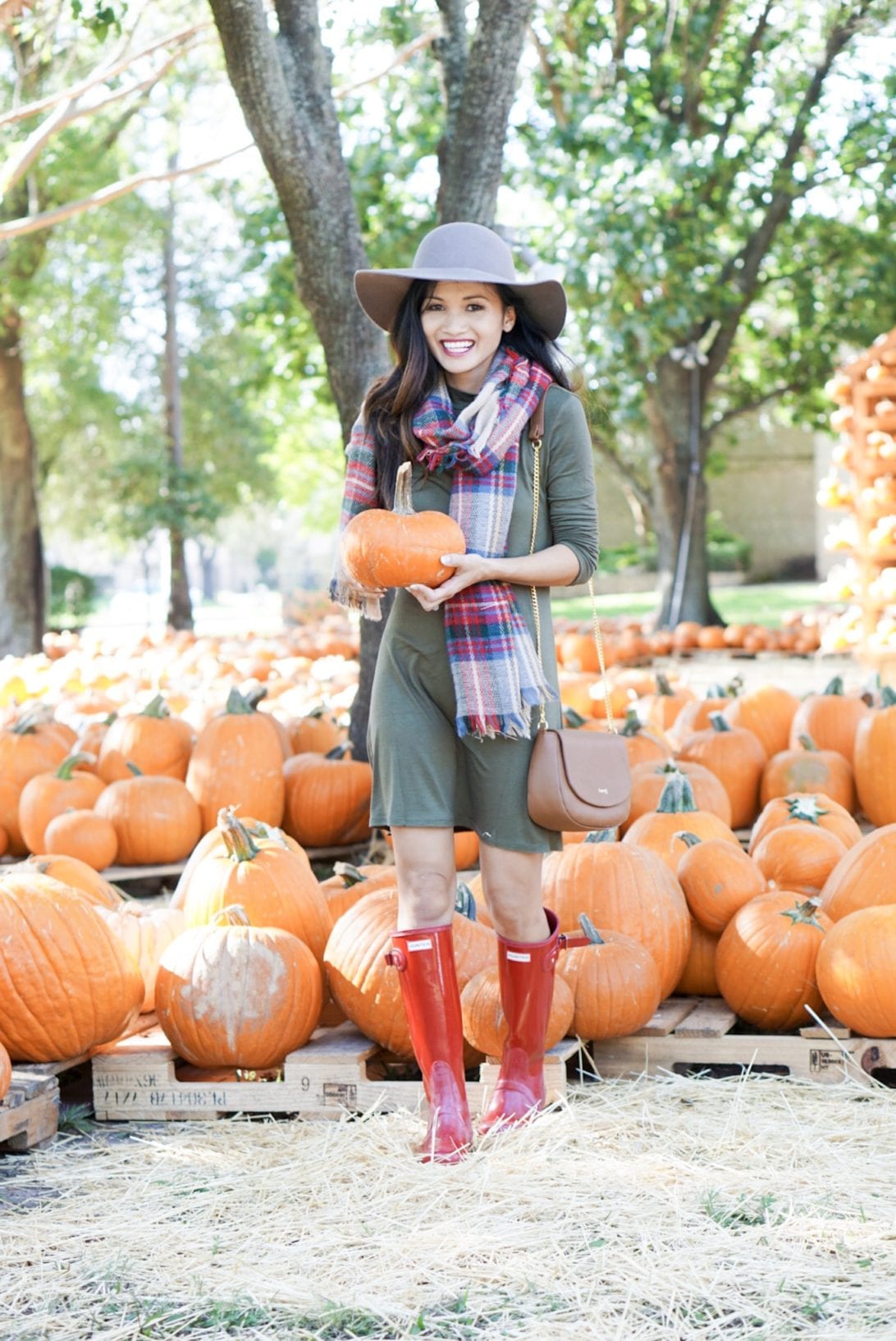 pumpkin patch, fall festivities, fall activities, family fall activities, mommy and me style, boy mom, mom style, fall outfit, hunter boots, pumpkin patch pictures