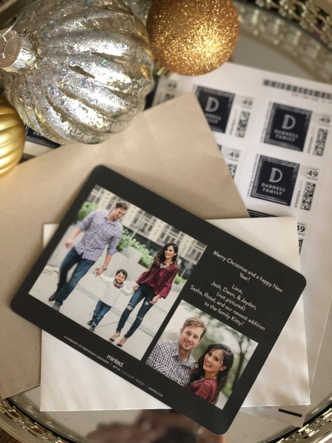 CHRISTMAS CARDS, MINTED HOLIDAY CARDS, COORDINATING FAMILY OUTFITS, FAMILY PHOTOGRAPHY, FAMILY PICTURES, CHRISTIAN LOUBOUTIN HEELS, TIPS FOR FAMILY PICTURES, TIPS FOR CHRISTMAS PICTURES, CITY CHRISTMAS PICTURES