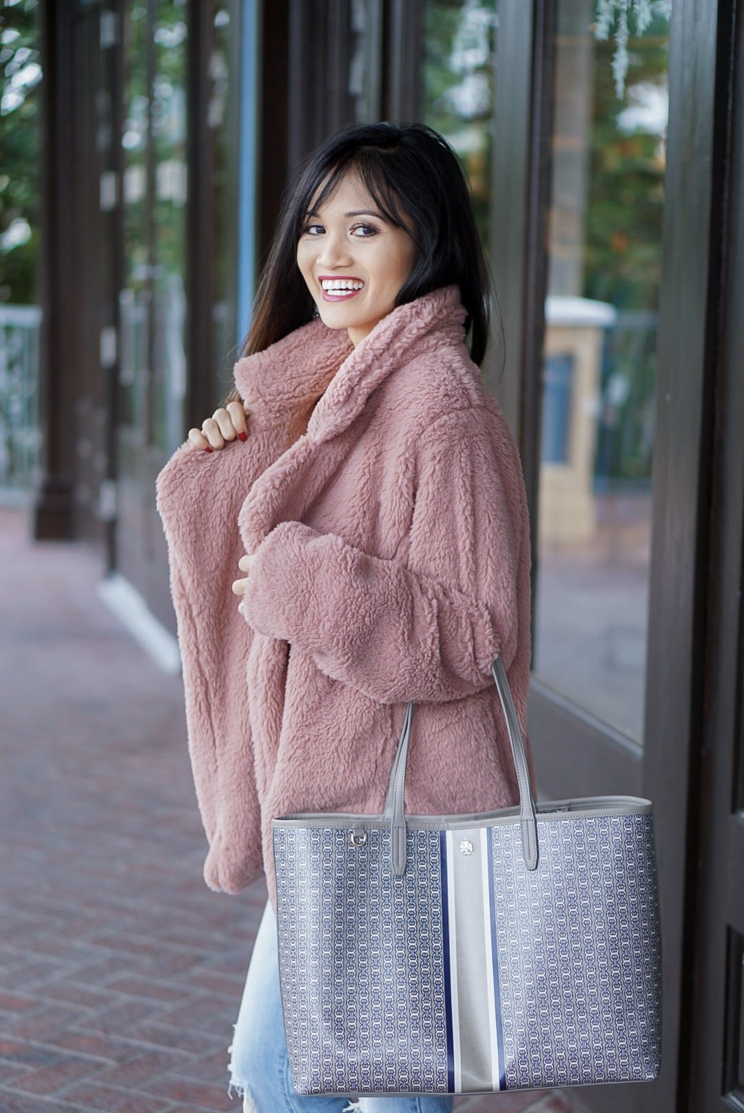 pink jacket, pink teddy bear coat, Tory Burch Gemini Link Tote, sherpa coat, ripped jeans, mom jeans, boyfriend jeans, dc canvas slip on shoes 