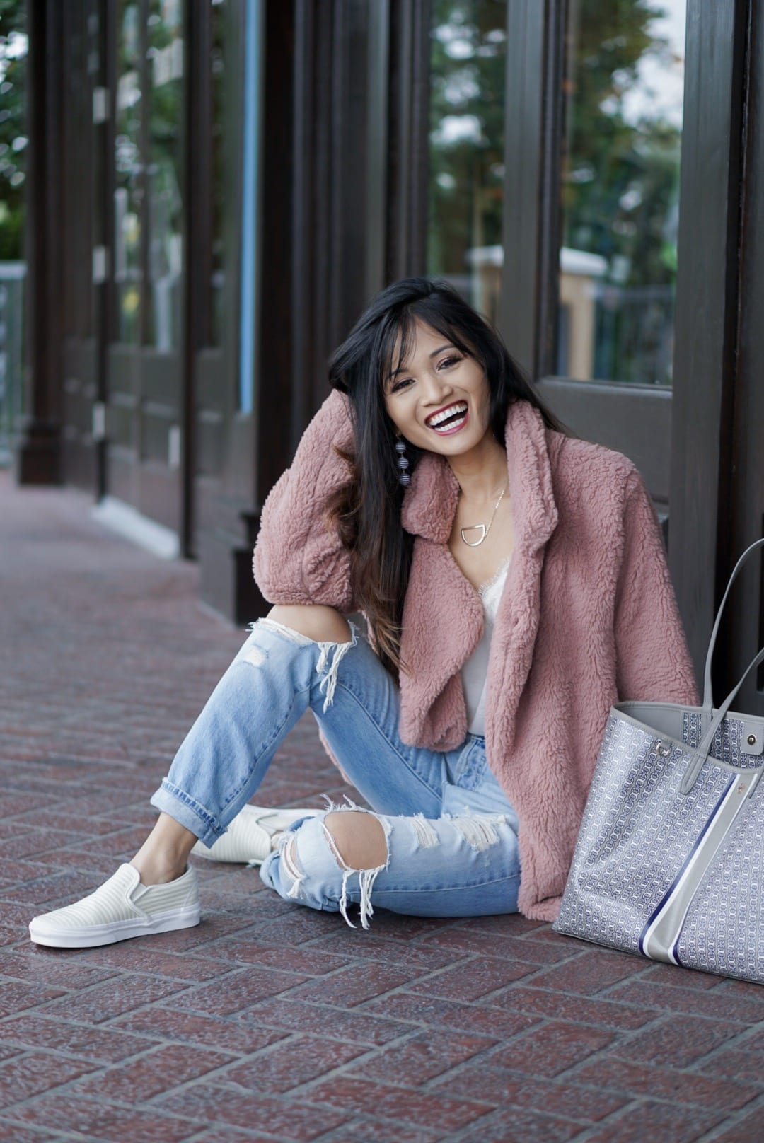 pink jacket, pink teddy bear coat, Tory Burch Gemini Link Tote, sherpa coat, ripped jeans, mom jeans, boyfriend jeans, dc canvas slip on shoes 