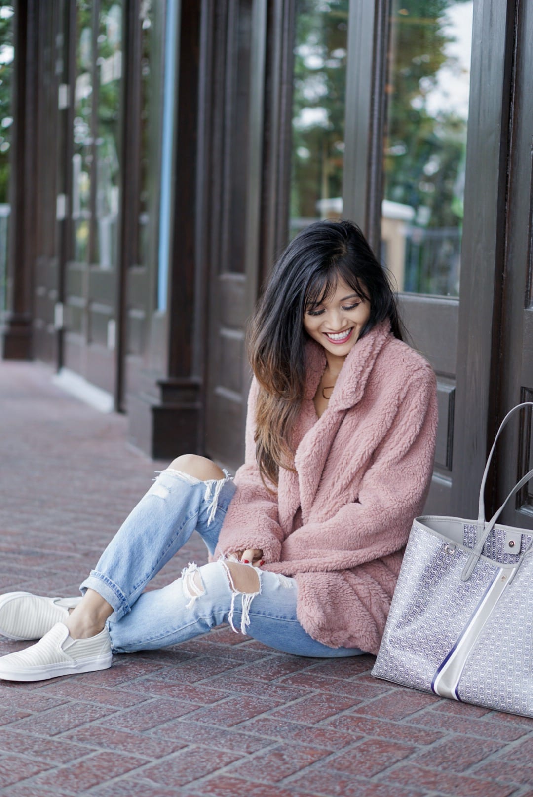 pink jacket, pink teddy bear coat, Tory Burch Gemini Link Tote, sherpa coat, ripped jeans, mom jeans, boyfriend jeans, dc canvas slip on shoes 