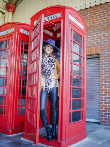 red telephone booth, red box 