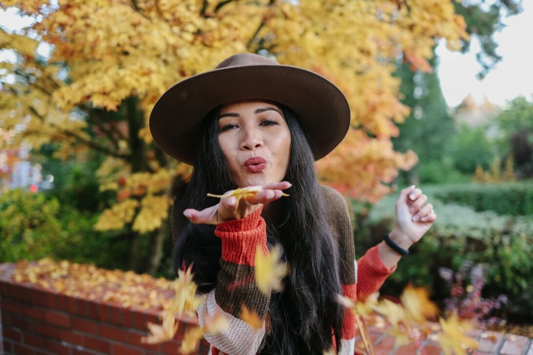 Washington fall foliage, fall foliage, blowing leaves, brown fedora, fall outfit