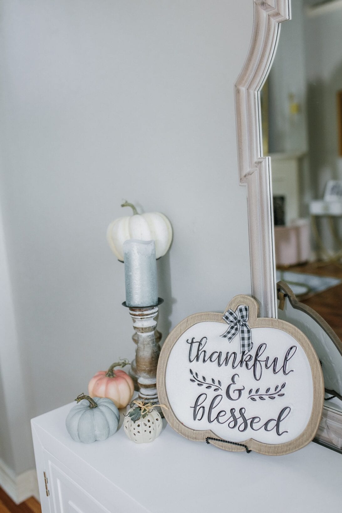 entry table decor, thanksgiving decorations, pumpkin decor