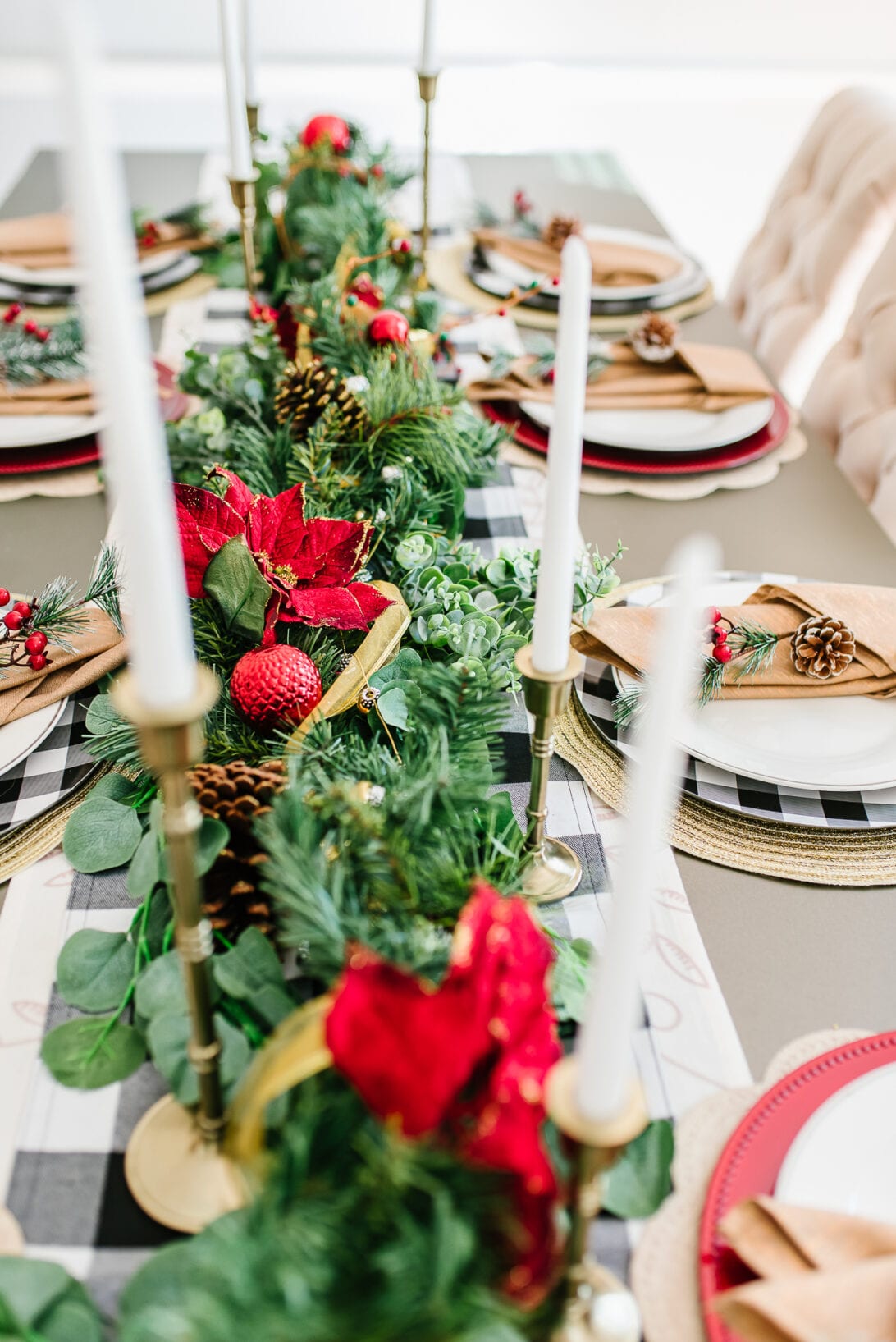 red and green garland, table decor 
