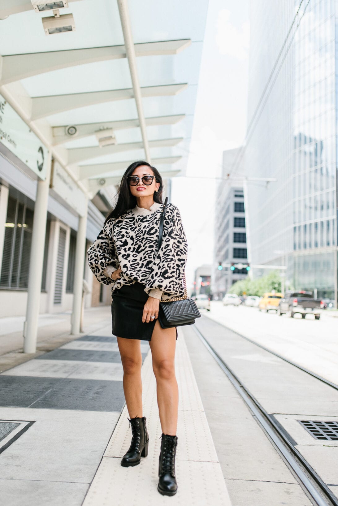 fall fashion, fall outfit, black boots, black mini skirt 