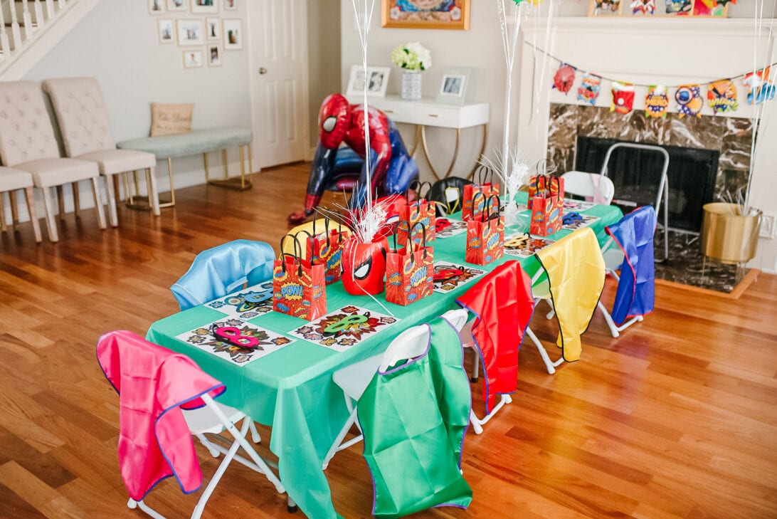 SUPERHERO KIDS TABLE DECORATION 