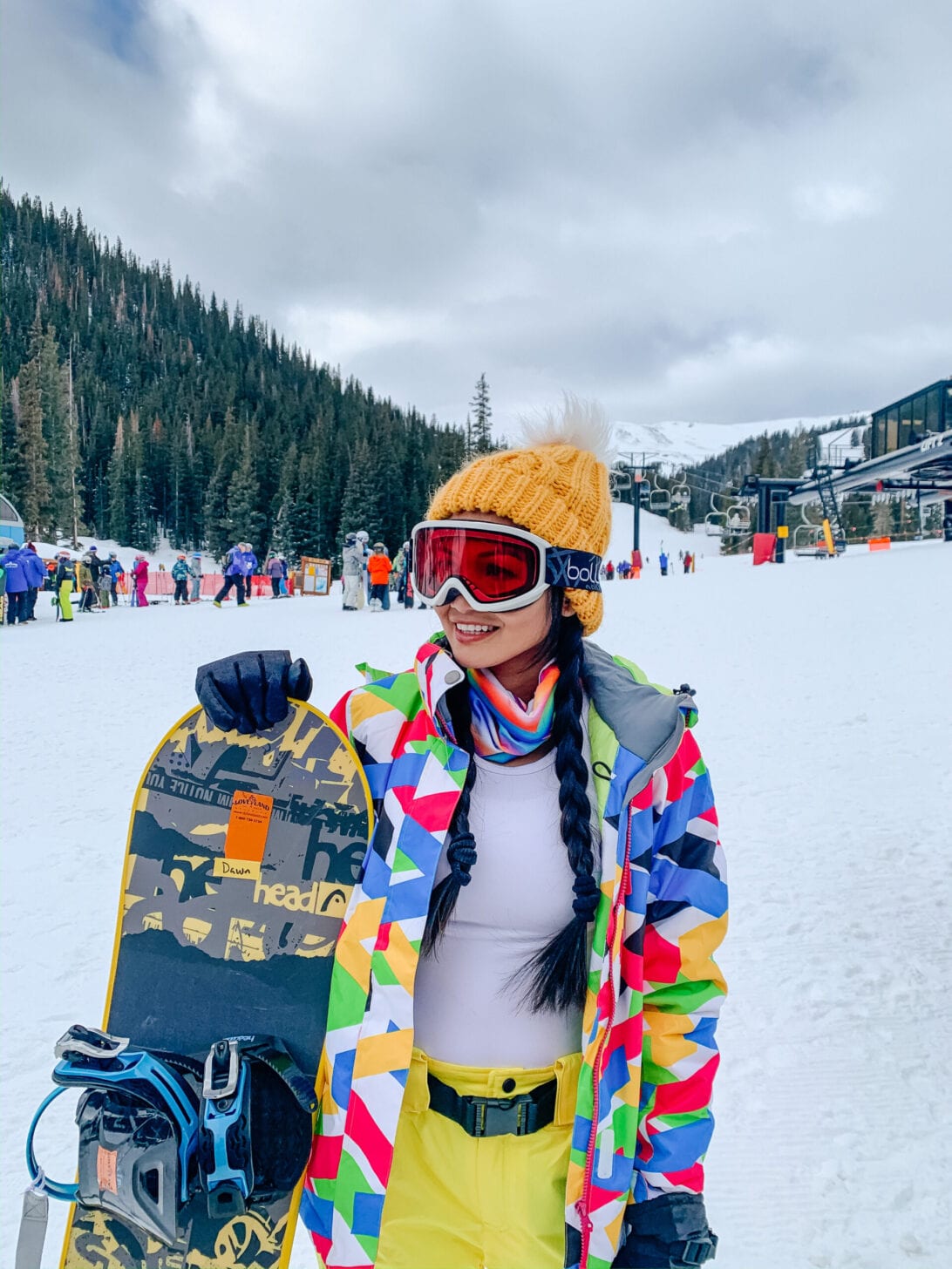 SNOW GOGGLES, YELLOW SNOW HAT, YELLOW BEANIE, YELLOW SKI PANTS, YELLOW SNOW PANTS 