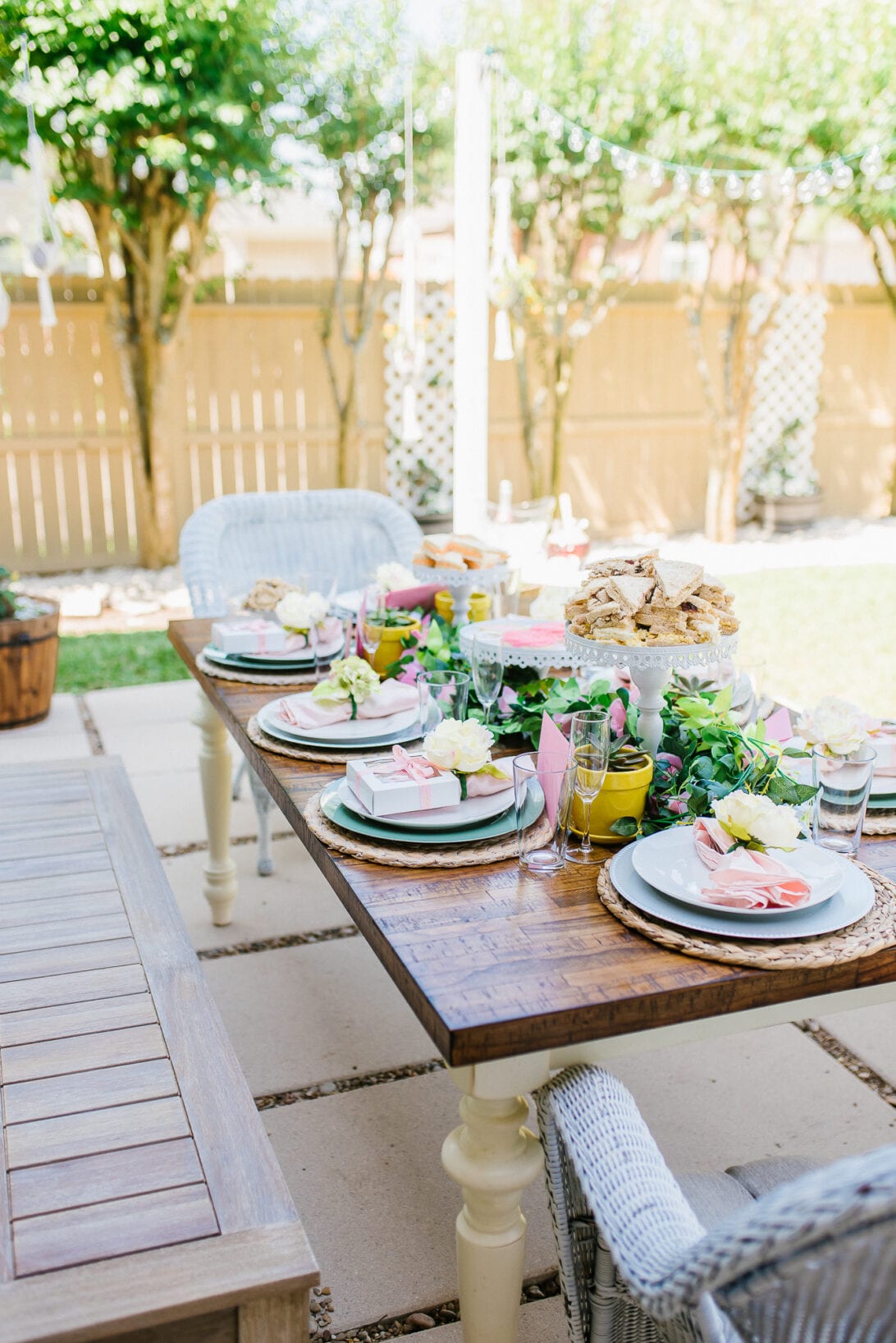 outdoor brunch, Mother's Day brunch, summer tablescape, outdoor tablescape