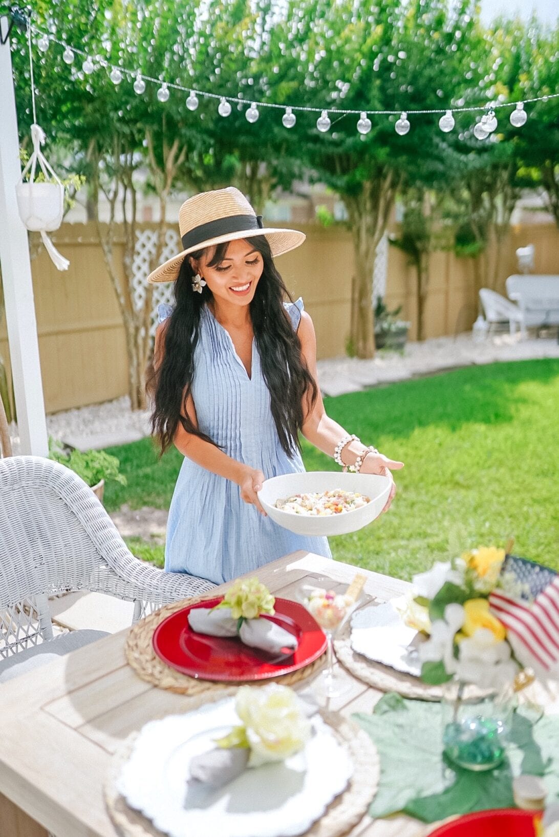 patriotic themed tablescape decor, outdoor entertaining, outdoor bbq, Memorial Day BBQ, 4th of July BBQ 