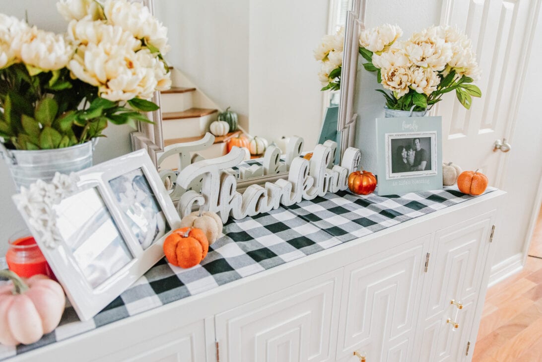 fall entry table decor, thankful wood sign 