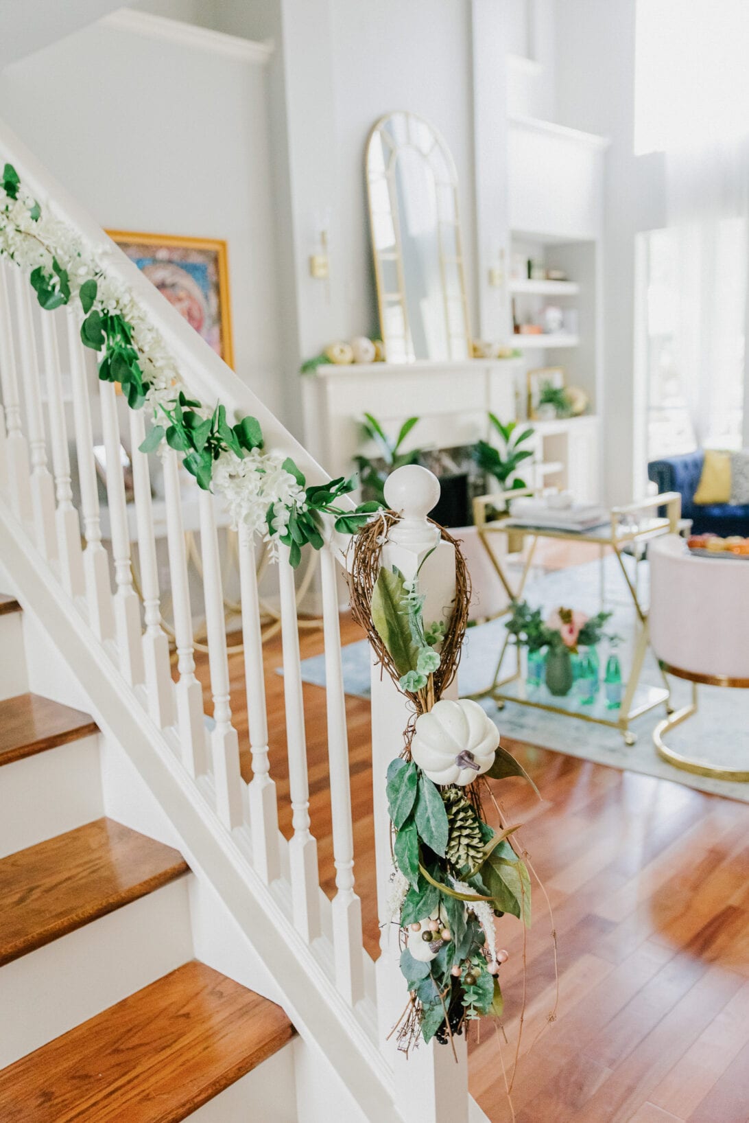 fall stair bannister decor, fall stair decor 