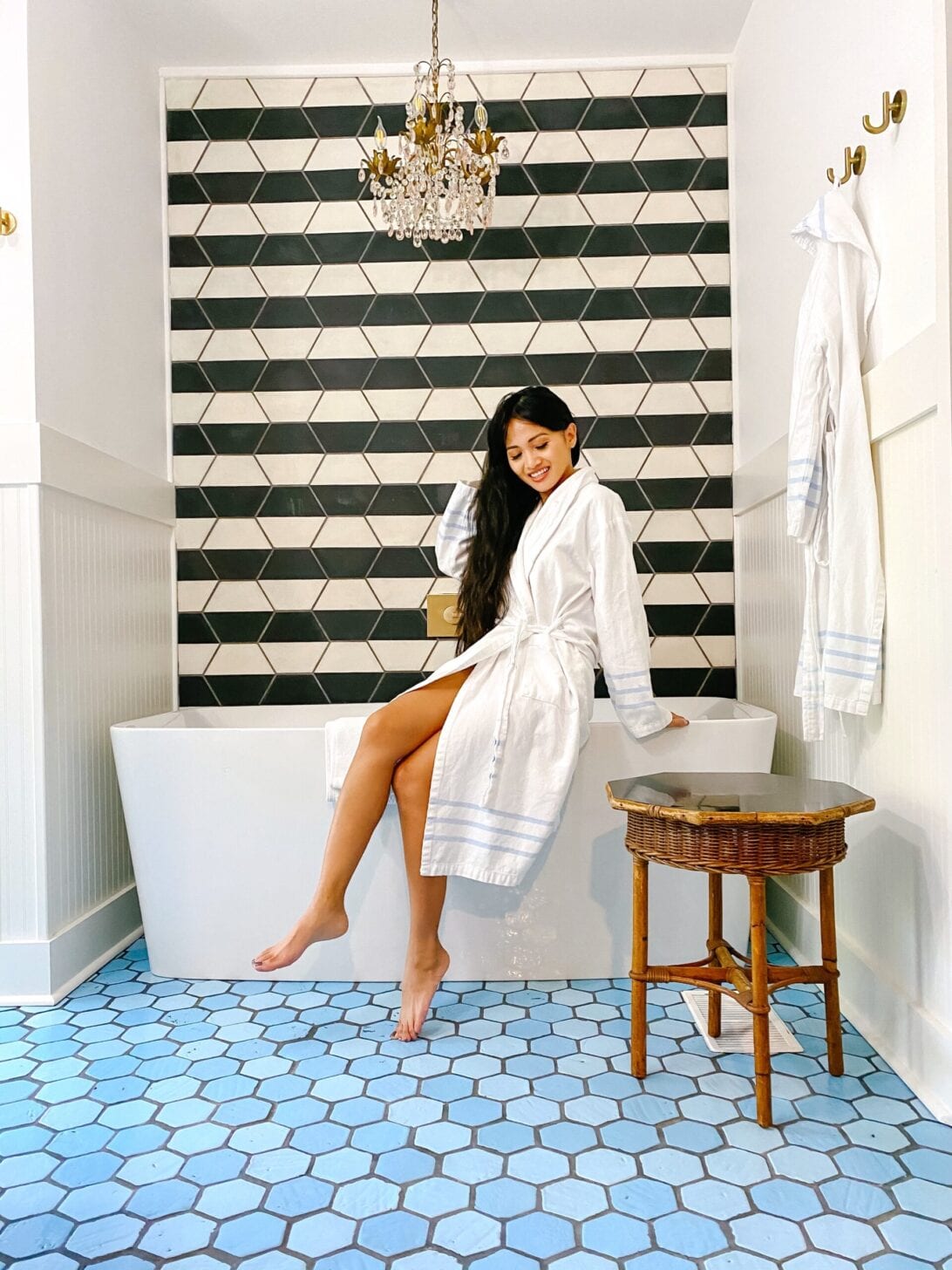 frenchie boutique hotel tub, bathroom 