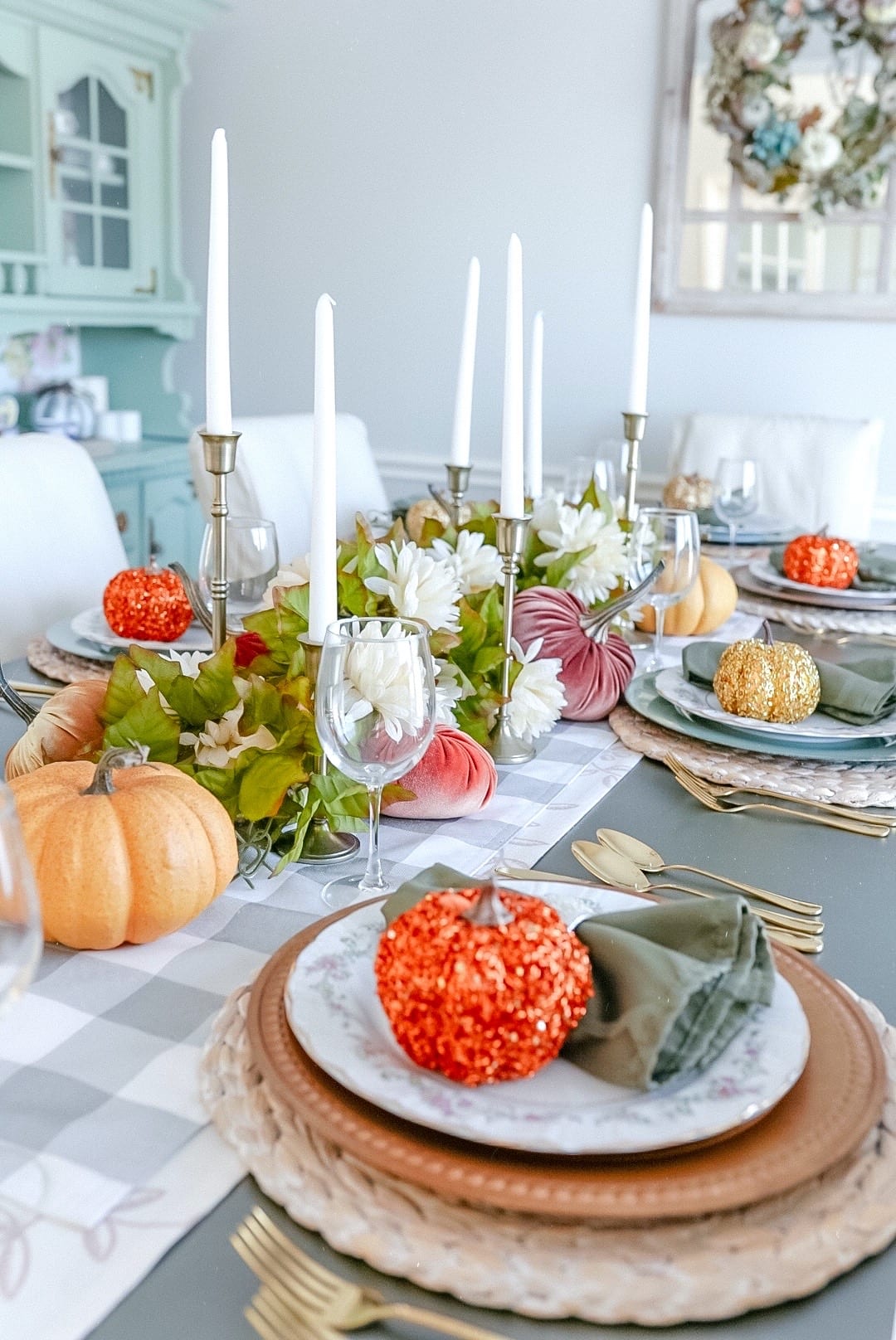 sequin pumpkins, table chargers, wine glasses 