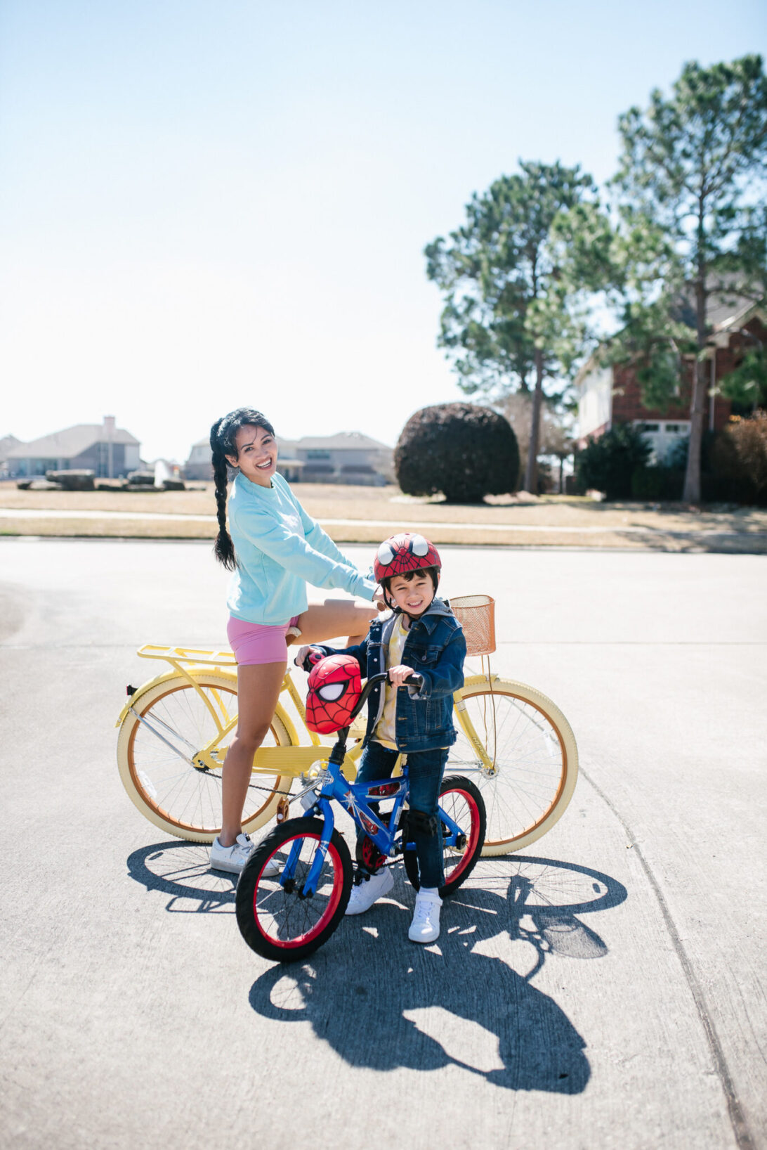 yellow bike cruiser 