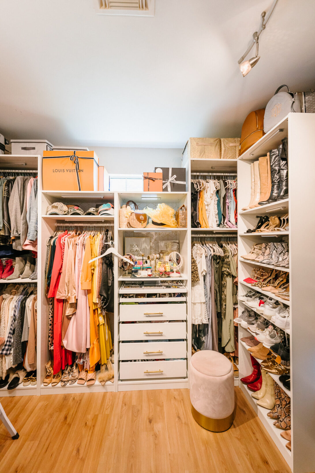 WALK IN CLOSET, MASTER CLOSET, PAX CLOSET SYSTEM 