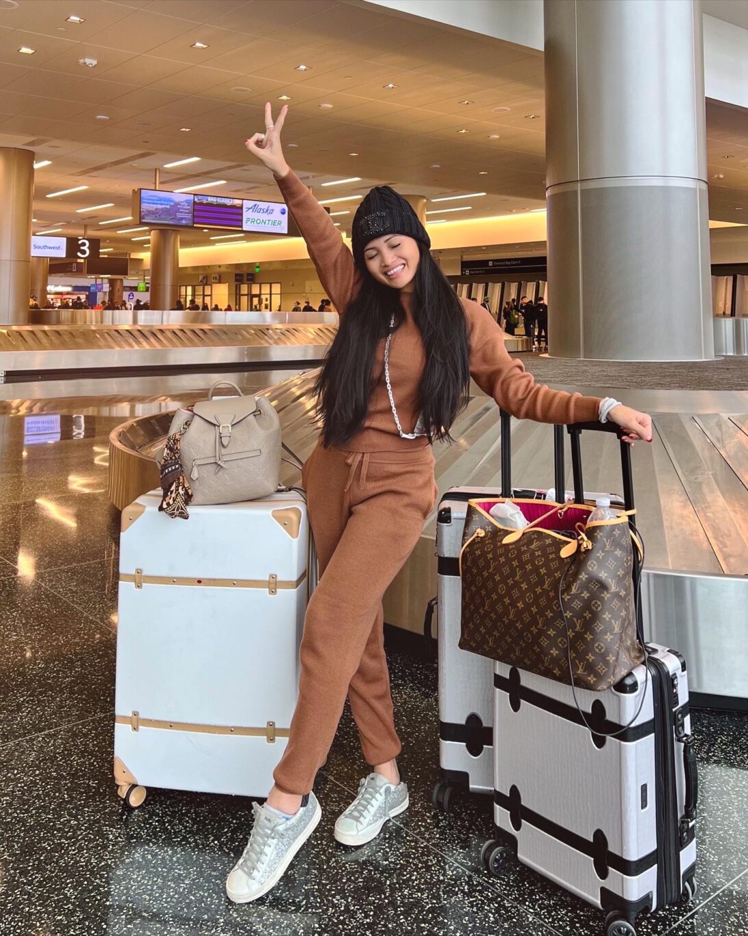 TRAVELS STYLE, MATCHING SET, WINTER OUTFIT, CALPAK LUGGAGE, LOUIS VUITTON BAG 