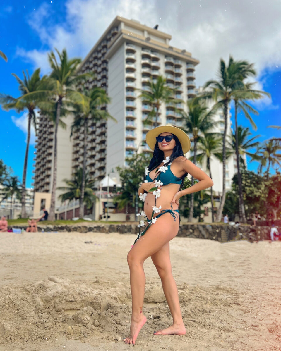 pregnancy bump, pregnancy bikini, Aston Waikiki beach hotel, Oahu Hawaii travel guide 
