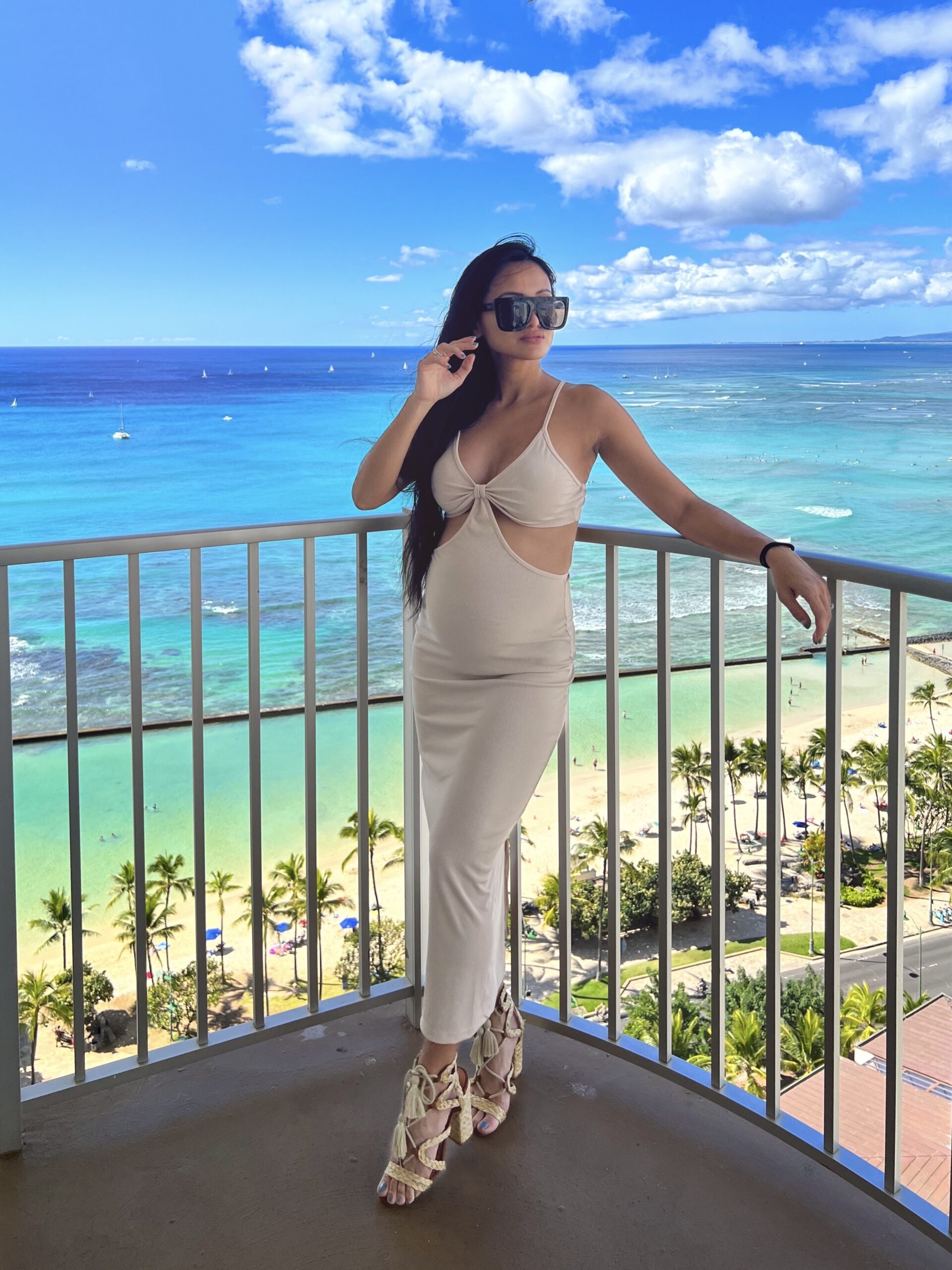 Aston Waikiki Beach hotel, cut out dress, maternity outfit, pregnancy style, vacation style 