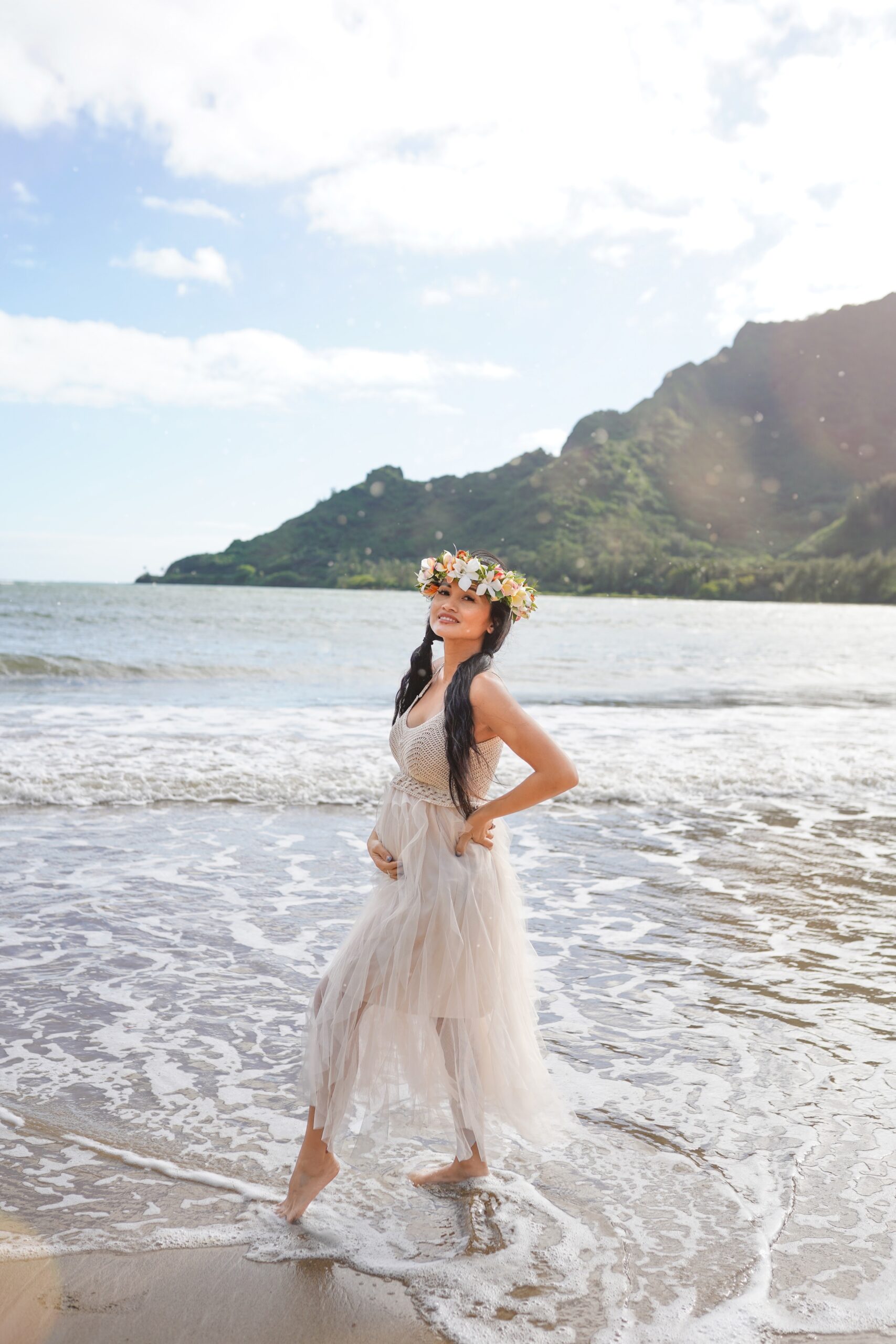 Kahana Bay Beach, Hawaii, pregnancy style, maternity photoshoot 