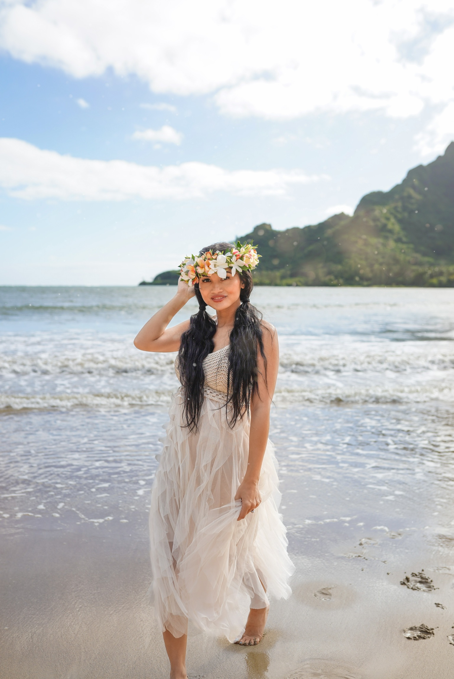 Kahana Bay Beach, Hawaii, haku lei, flower crown, beach photos 