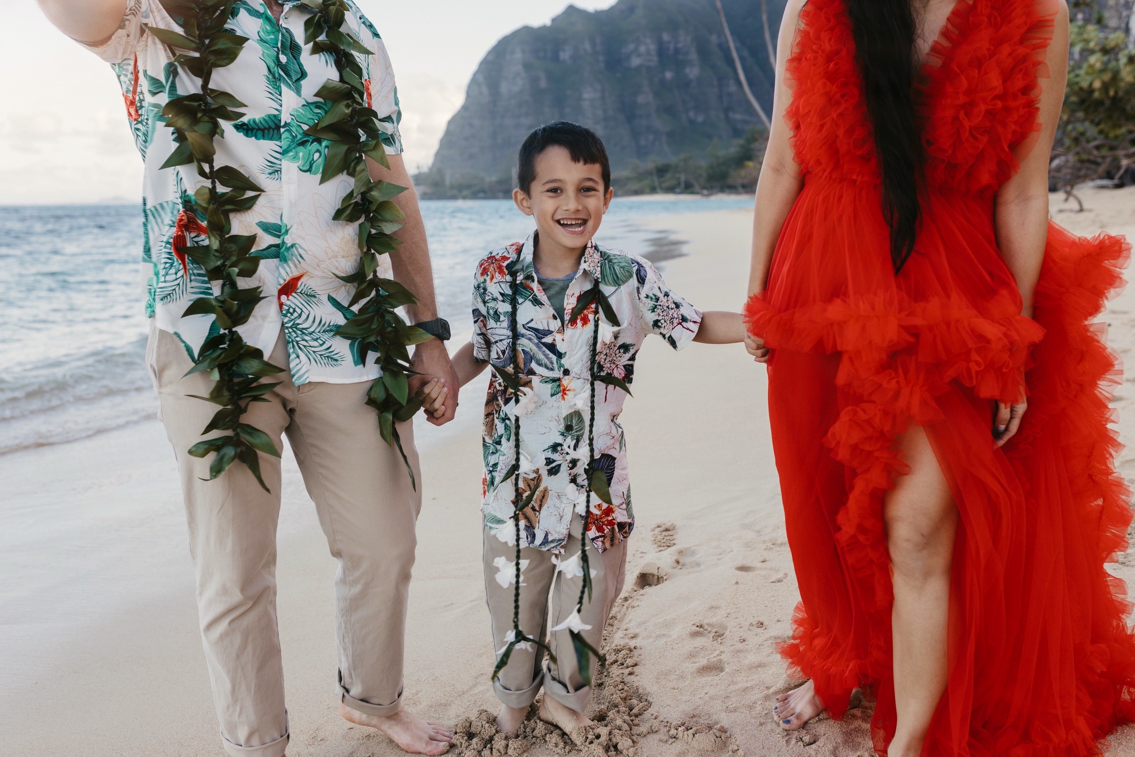 Hawaii family beach photoshoot, Oahu, family photography, travel photography 