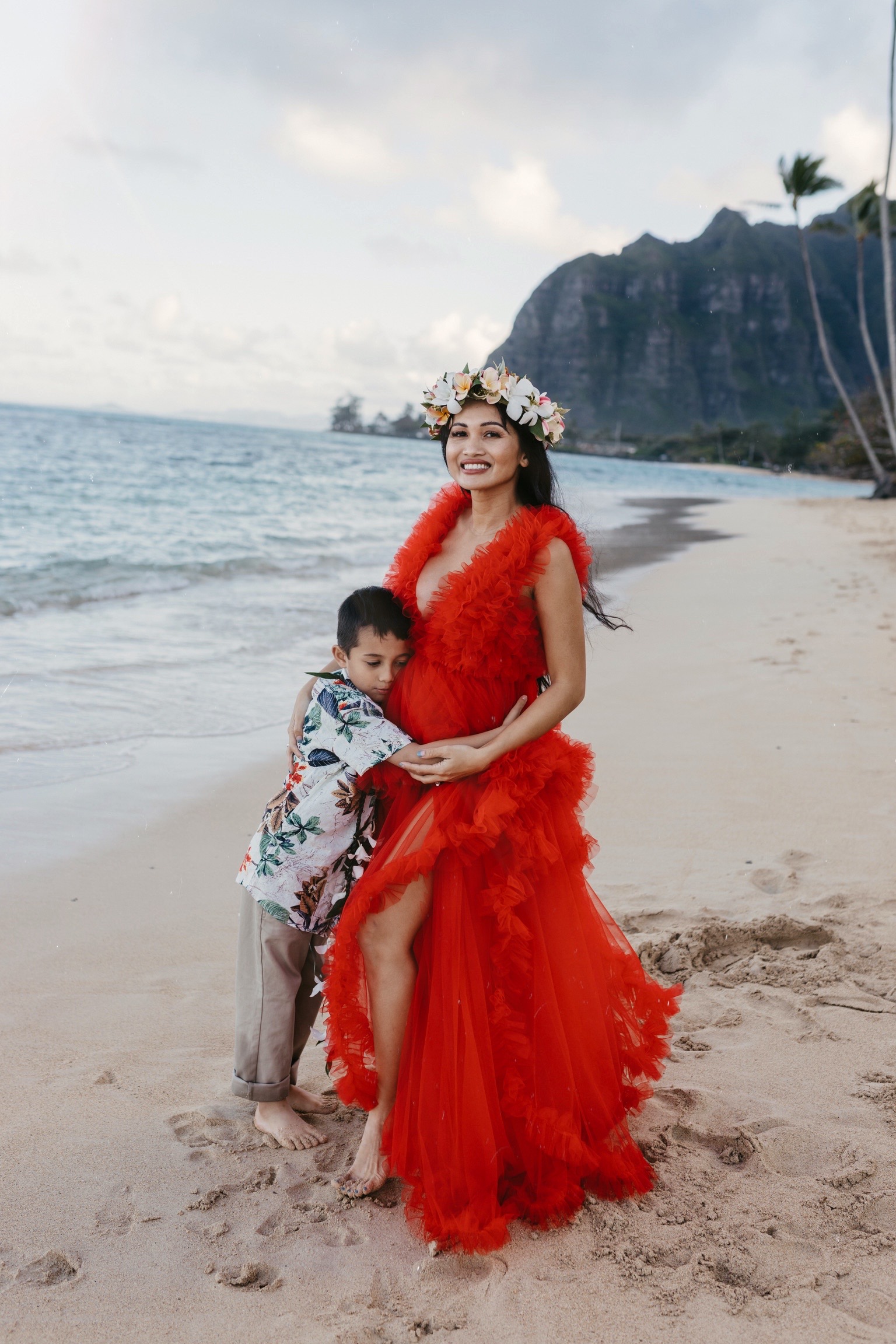 Hawaii family beach photoshoot, Oahu, family photography, travel photography, mom and son 