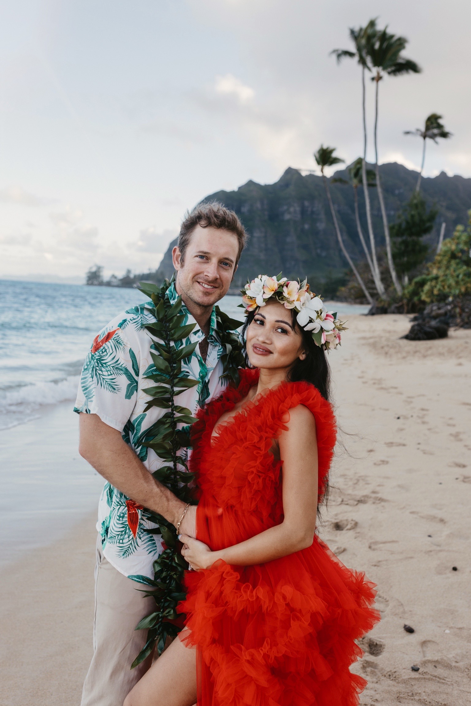 haku lei, red dress, maternity shoots, couples shoots, Hawaii, engagement photoshoot 
