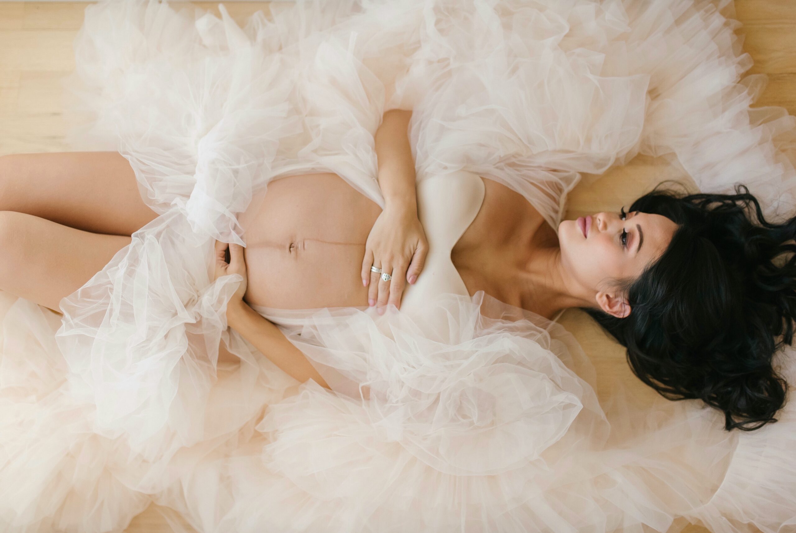 maternity photos, maternity dress, tulle dress, maternity photo shoots