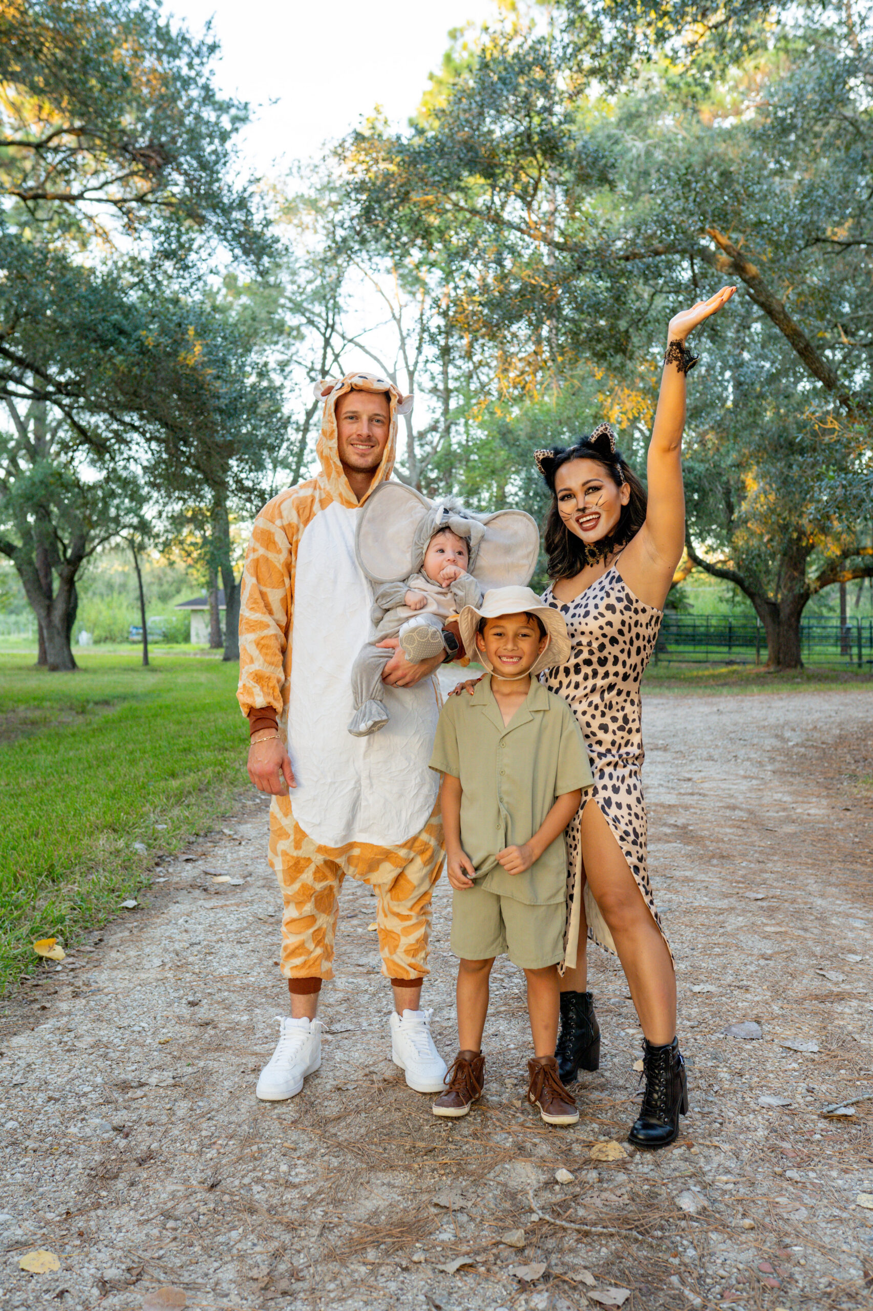family Halloween costumes, family safari, baby first Halloween 