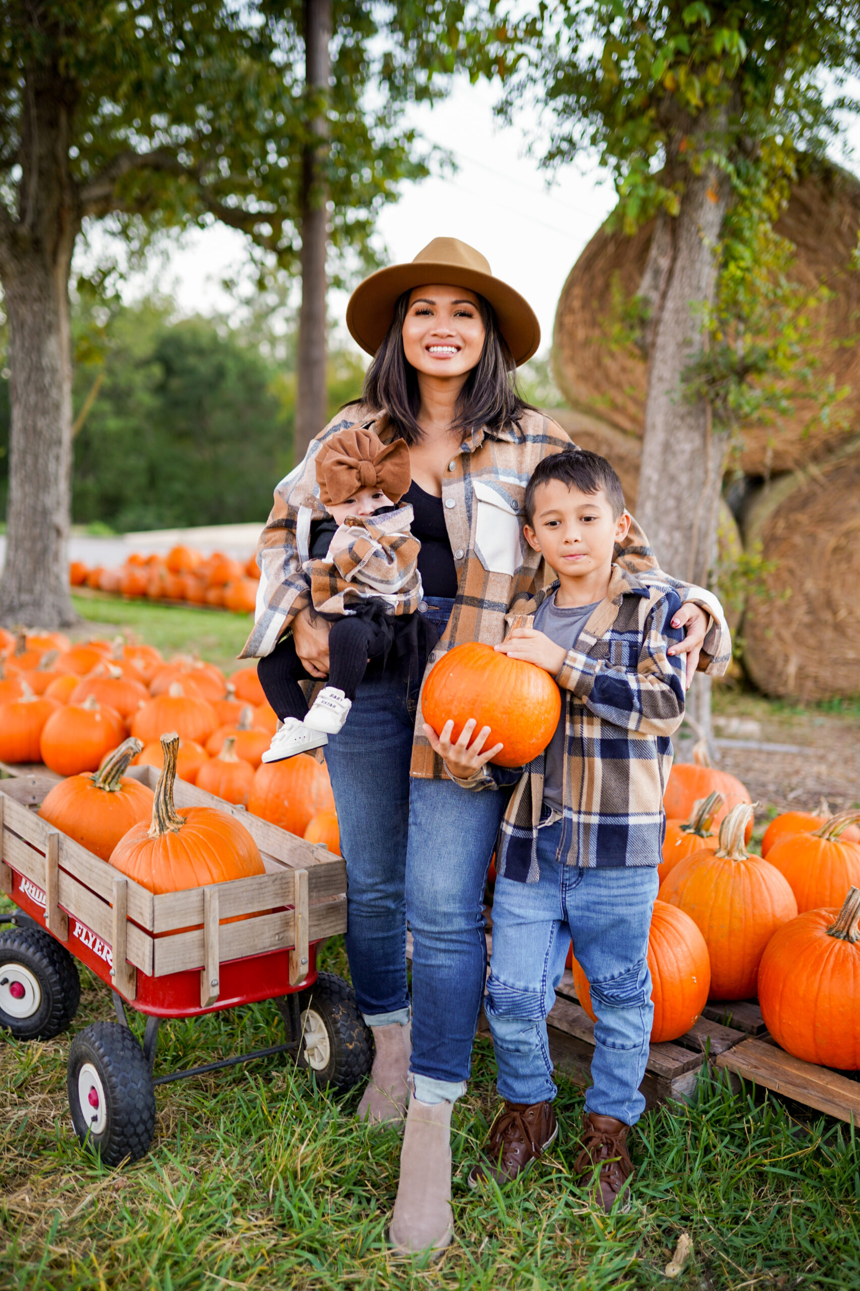 fall family outfits, matching outfits, family style, family outfits , mommy and me outfits 