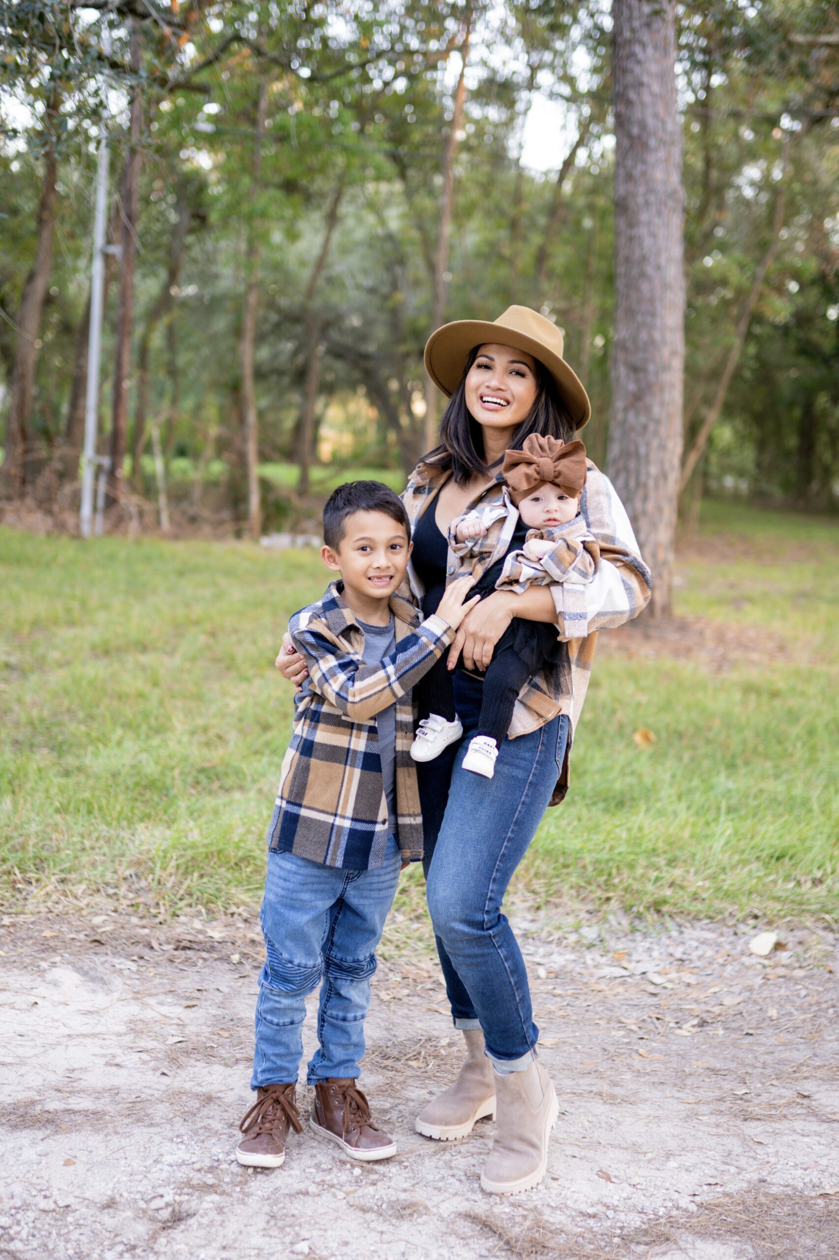 fall family outfits, matching outfits, family style, family outfits , mommy and me 