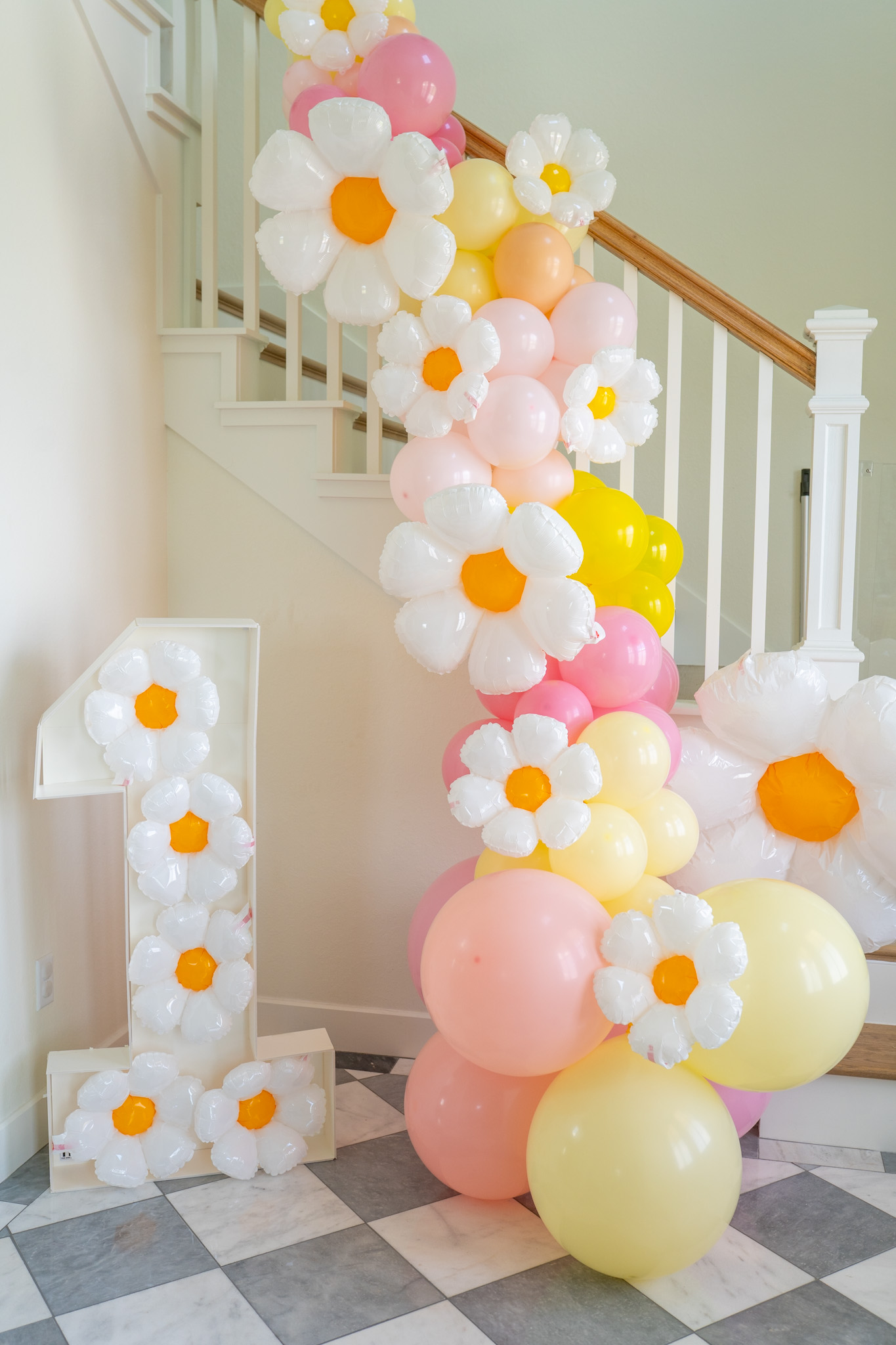 Daisy birthday garland, first birthday 