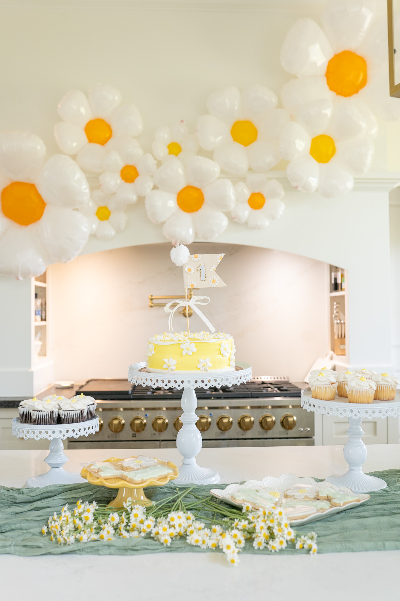 daisy first birthday dessert table 