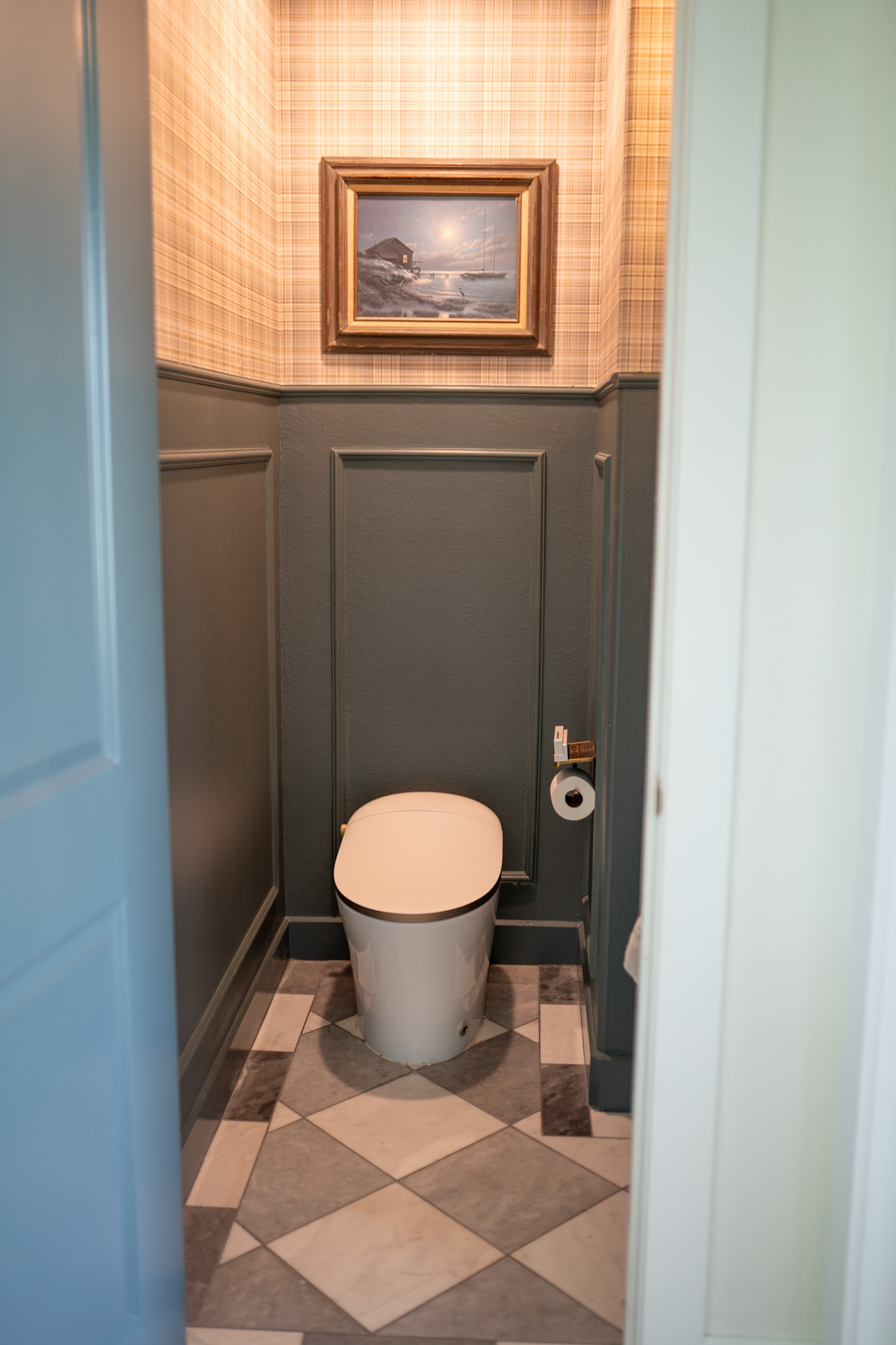 checkered marble floor, marble floor, bidet, bathroom