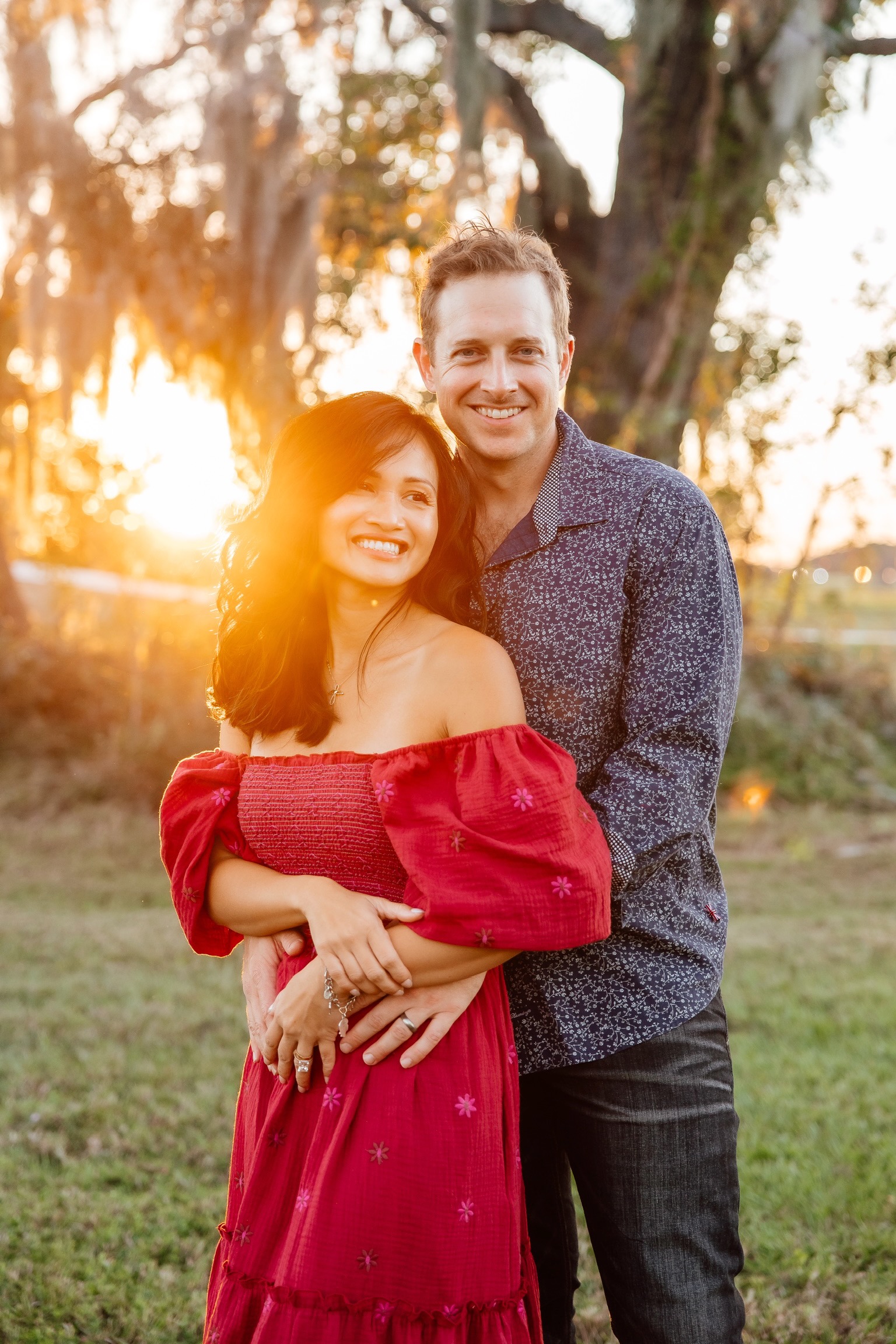family outdoor photoshoot, Christmas photos, red dress, Christmas family outfits